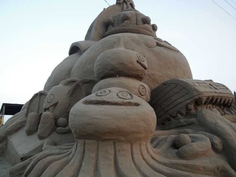 Illustration for article titled Japanese Anime Comes Alive with These Amazing Sand Sculptures